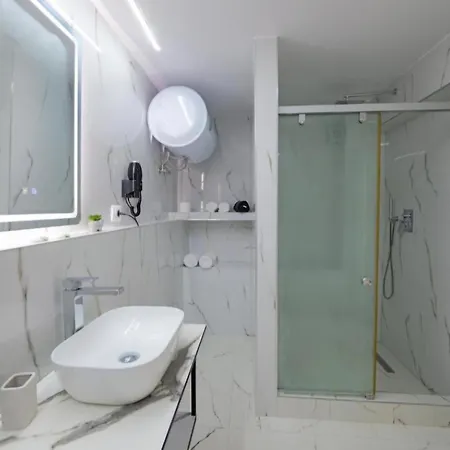 Thea Apartment